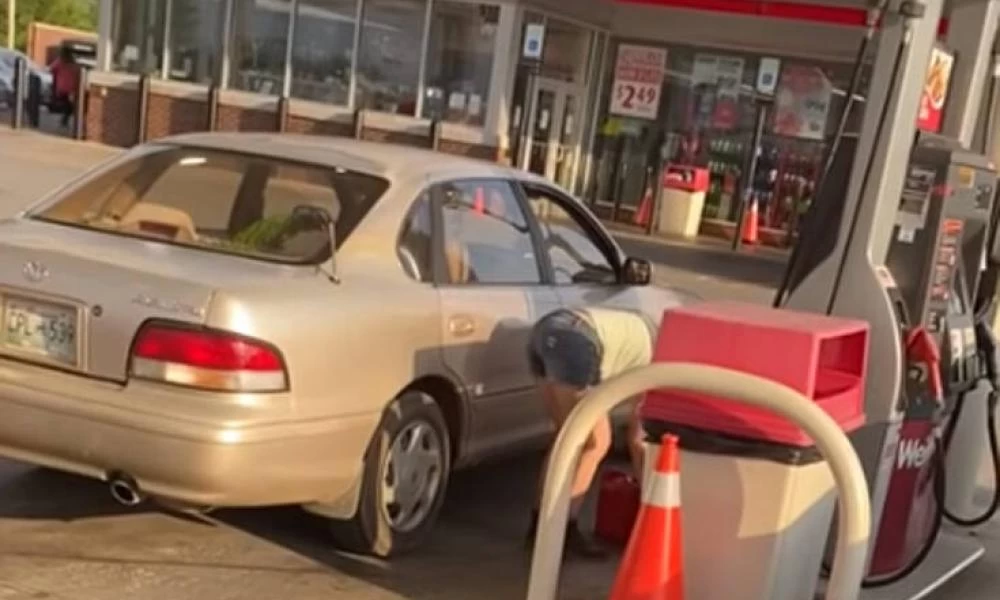 Όταν προτιμάς να φουλάρεις βενζίνη με τον δύσκολο τρόπο